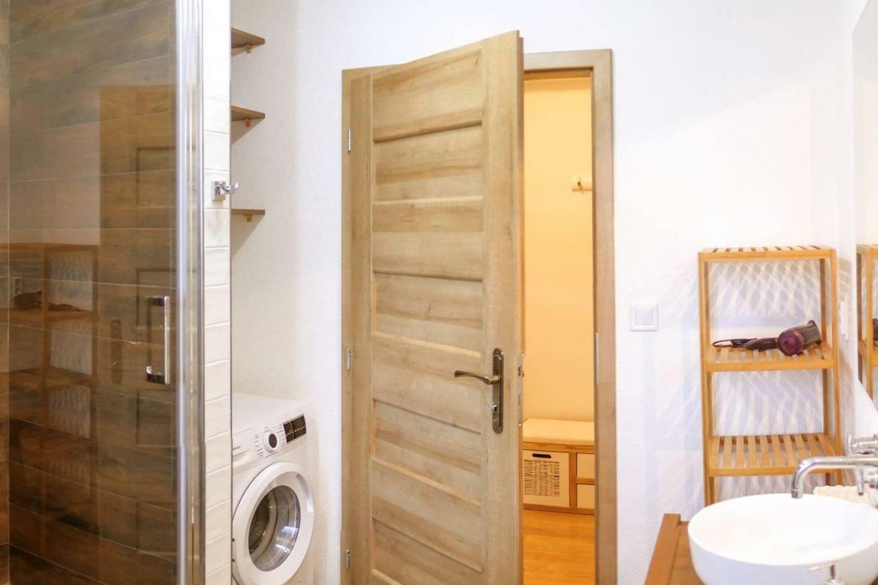 2 Bedroom Flat In The Heart Of Liptovský Mikuláš Extérieur photo